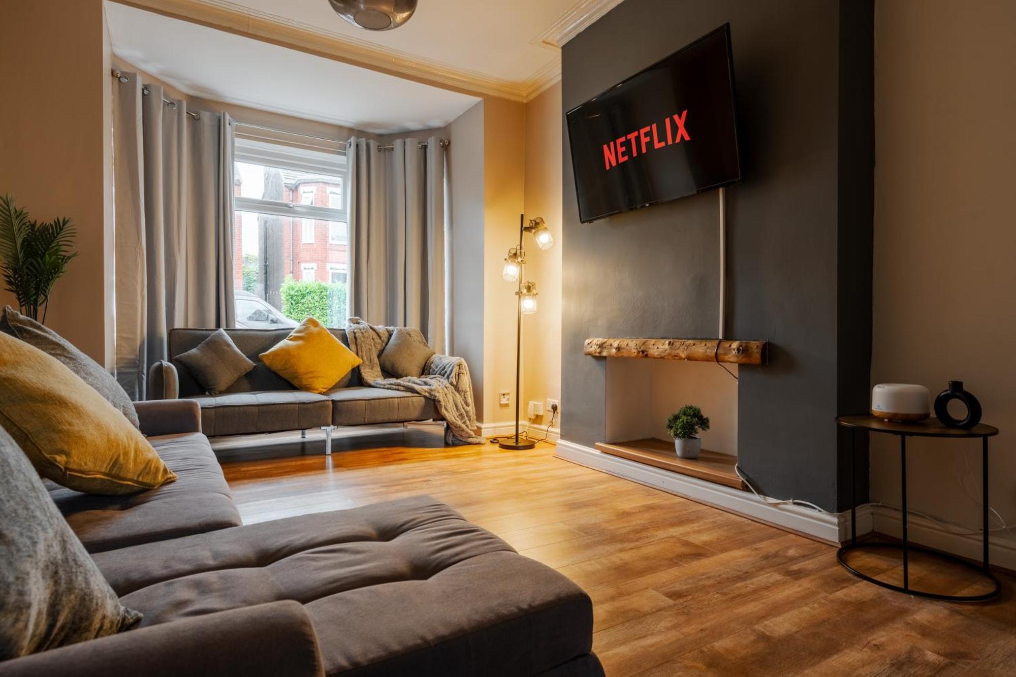 Modern & Spacious - Pool Table - Free Parking - Sleeps 10 Manchester Esterno foto