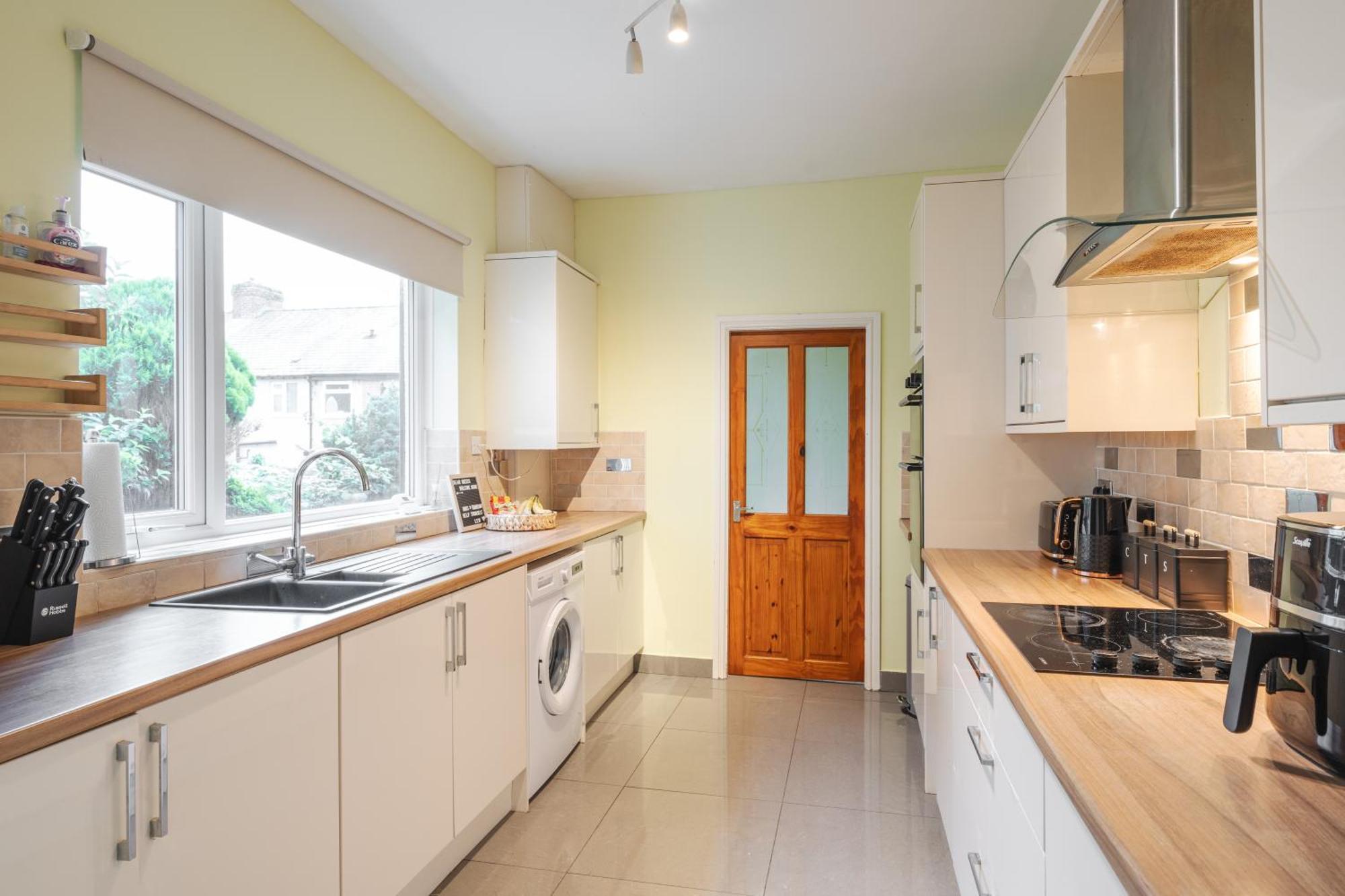 Modern & Spacious - Pool Table - Free Parking - Sleeps 10 Manchester Esterno foto