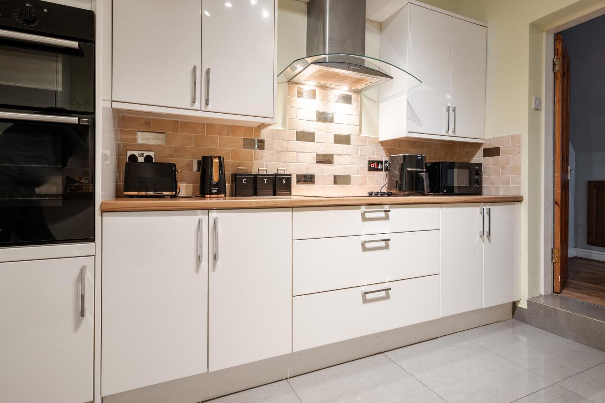 Modern & Spacious - Pool Table - Free Parking - Sleeps 10 Manchester Esterno foto